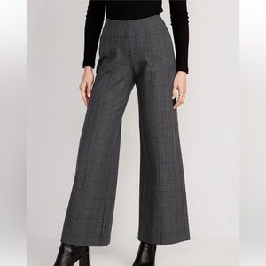 Old Navy High-Waisted Plaid Pull-On Pixie
Wide-Leg Pant